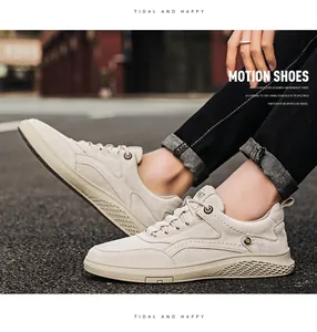 Vue latérale de chaussures de skate décontractées en cuir nubuck beige pour hommes.