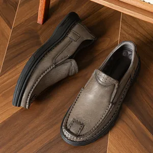 Klassieke grijze leren herenloafers met dikke zachte zool in zakelijke casual stijl