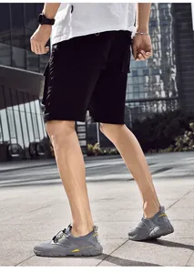 Ademende grijze mesh sneakers voor heren, ideaal voor outdoor- en vrijetijdsactiviteiten