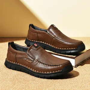 Heren Casual Leren Schoenen Met de Hand Genaaide Instappers Microvezel Zachte Zool Ademende Wandelschoenen Voor Mannen op Middelbare Leeftijd Grote Maten Comfortabele Vader Schoenen