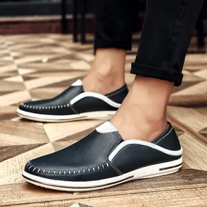 Hoogwaardige handgestikte leren loafers voor heren in marineblauw voor casual zomerse