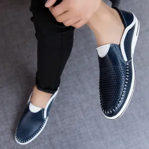 Mocassini da uomo traspiranti in pelle bovina blu navy con cuciture bianche a vista