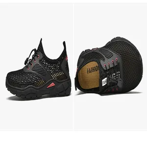 Ademende zwarte mesh outdoor waadschoenen voor heren met lichtgewicht zachte zool design