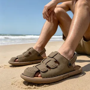 Sandali da spiaggia romani da uomo marroni con design traforato e traspirante per estate