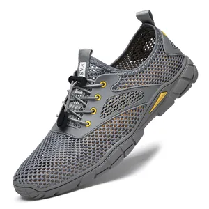 Grijze ademende mesh outdoor waterschoenen voor heren met gele accenten en veters