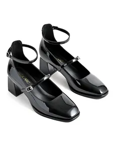 Elegant black patent leather Mary Jane shoes with square toe and block heel details.