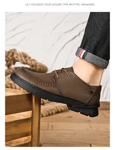 Gedetailleerd zijaanzicht van casual bruine herenschoenen van leer met dikke zolen