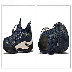 Dettaglio scarpe sportive outdoor da uomo in mesh traspirante blu navy con suola morbida