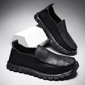 Mocassini da uomo in pelle nera fatti a mano, eleganti scarpe da guida slip-on