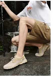 Gedetailleerd overzicht van ademende kaki mesh outdoor casual schoenen voor heren