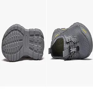 Gedetailleerde weergave van grijze ademende mesh outdoorschoenen met rubberen zolen.