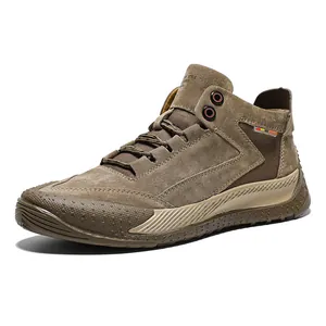 Bruine heren high-top outdoor vrijetijdsschoenen van varkensleer op witte achtergrond