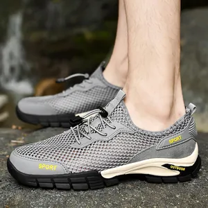 Scarpe outdoor da uomo in rete grigia traspirante per l'estate e il tempo libero