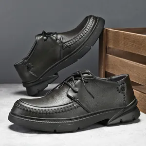 Leren herenschoenen voor zakelijk gebruik met dikke zool en handgestikte details