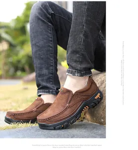 Dettaglio scarpe outdoor in pelle marrone da uomo con design traforato traspirante
