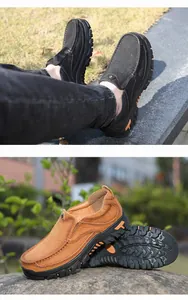 Dettaglio scarpe outdoor in pelle marrone con suole in gomma antiscivolo su una roccia