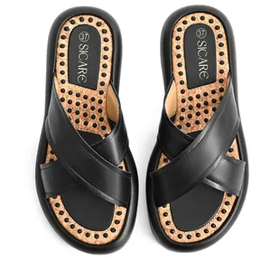 Elegante schwarze Plateau-Sandalen mit Kreuzriemen und komfortablem Massage-Fußbett-Design
