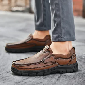 Scarpe casual classiche da uomo in pelle marrone per esterno con suola in gomma antiscivolo