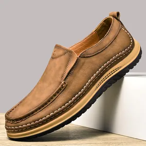 Scarpe casual da uomo in pelle marrone slip-on con suola spessa e cuciture