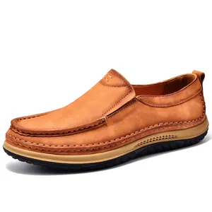 Scarpe casual da uomo in pelle per esterno con suole spesse e design slip-on marrone