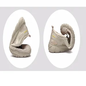 Flexibele mesh sneaker met ultra-zachte zool toont 360 graden buigbaarheid aan.