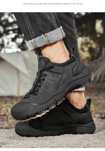 Gedetailleerd zijaanzicht van zwarte outdoor wandelschoenen voor heren met antislipzolen