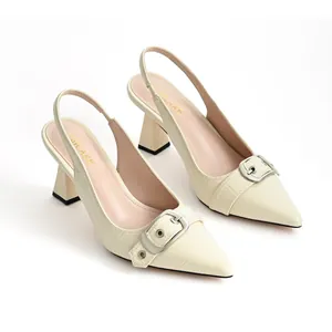 Eleganti scarpe slingback color crema a punta con fibbia e tacco largo da donna