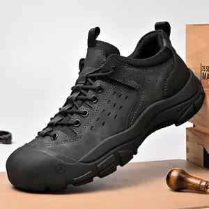 Robuuste wandelschoenen voor heren met rubberen neus en antislipzool