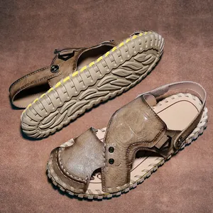 Luxe handgemaakte heren sandalen van leer met krokodillenpatroon en fijne stiksels