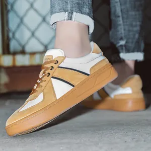 Eleganti sneaker da uomo in pelle di maiale premium con fodera in mesh traspirante.