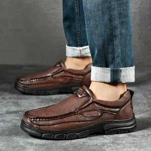 Casual bruine heren loafers van leer met instapmodel en duurzame dikke rubberen zolen
