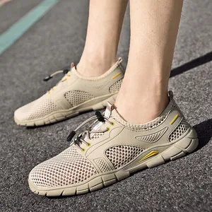 Lichtgewicht ademende kaki mesh sportschoenen voor heren met gele accenten