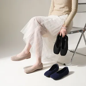 Dettaglio ballerine in maglia traspirante da donna con punta quadrata