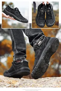 Dettaglio di scarpe da trekking in pelle nera con suole in EVA resistenti
