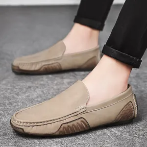 Casual heren loafers van kaki leer met een comfortabele zachte zool en ventilatie