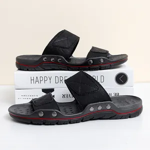 Sandali casual neri da uomo con cinturini doppi e accenti rossi sulla suola sportiva