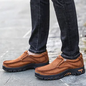 Scarpe outdoor da uomo in pelle marrone traspirante con design traforato e suola nera