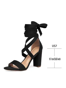 Elegantes sandalias negras de ante con tacón ancho, tiras cruzadas y tacón de 9,7 cm