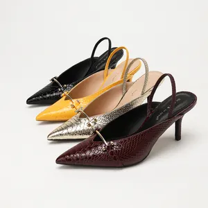 Elegante spitze Slingback-Sandalen mit Krokoprägung und hohem Absatz in verschiedenen Farben.