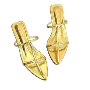 Elegante goldene Metallic-Sandalen mit spitzer Zehenpartie und T-Riemen für Damen im Stil.