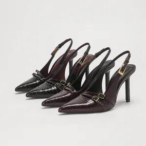 Zapatos slingback retro con estampado de cocodrilo, punta fina y detalle de hebilla dorada