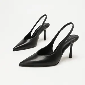Elegante schwarze Slingpumps mit spitzer Zehenpartie und schmalem Absatz für das Büro