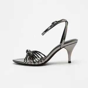 Elegante gunmetal-farbene Stiletto-Sandalen mit spitzer Zehenpartie und Riemchenknoten