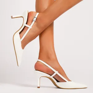 Eleganti décolleté slingback bianche a punta con tacco a spillo per il lavoro estivo