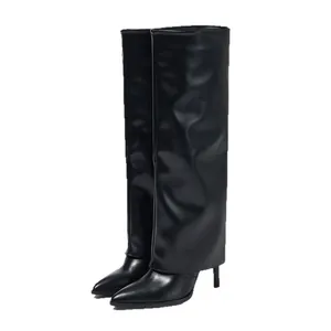 Modische schwarze Pant-Leg-Stiefel mit spitzer Zehenpartie und elegantem Pfennigabsatz