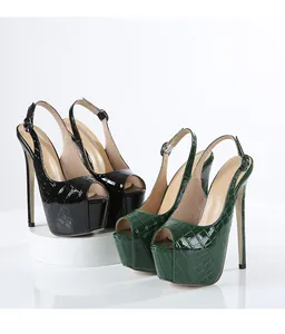 16 cm hohe Plateausandalen mit Stilettoabsatz in Schwarz und Grün mit Krokoprägung