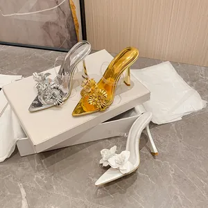 Sandales à talons hauts à bout pointu élégantes avec décor de fleurs 3D pour femmes en or