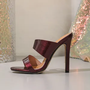 Mules à talons aiguilles métallisées bordeaux élégantes avec design à double bride
