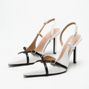 Elegante spitze Slingback-Pumps mit schicken schwarz-weißen Kontrastriemen für Damen