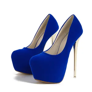 Zapatos de tacón alto con plataforma en gamuza azul y tacón de aguja dorado